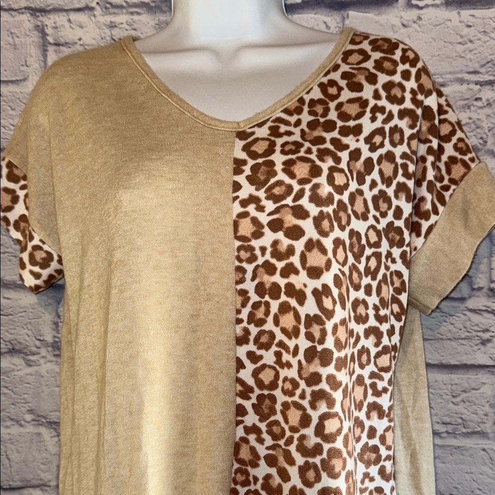 Tan Leopard Print Women's Short Sleeve Top NWOT Size Large